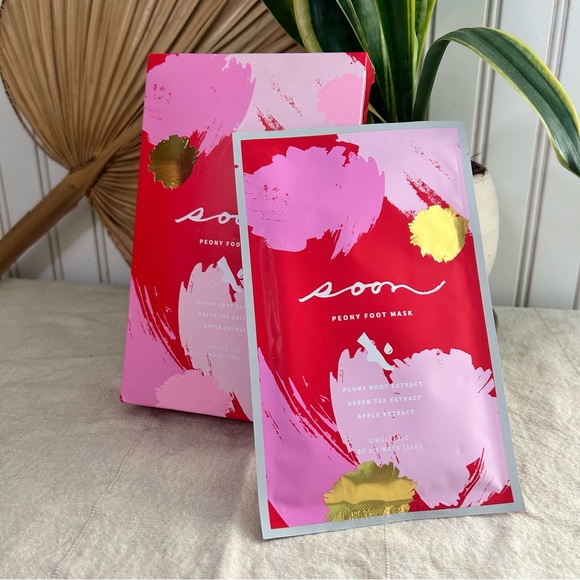 SOLD OUT!!   💫FREE💫 Gift 🎁 with ANY purchase! *While Supplies Last* - Picture 2 of 3